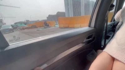 房产女中介带工地看房在工地车上操起来